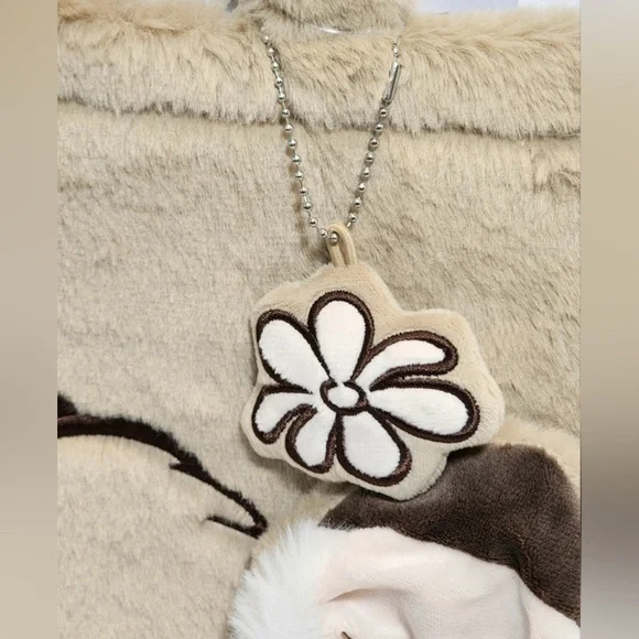 Disney Parks Bag Tote Fuzzy Bambi Print With Magnetic Clasp & Flower Charm NWT - Picture 4 of 5